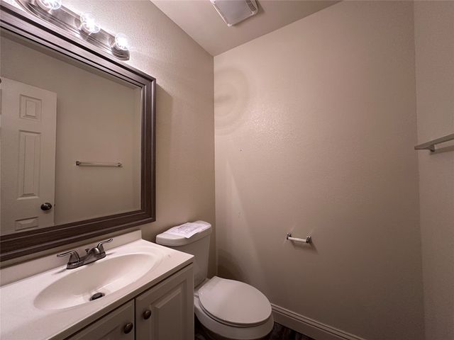 1017 Pleasant Valley Road, Garland, TX 75040