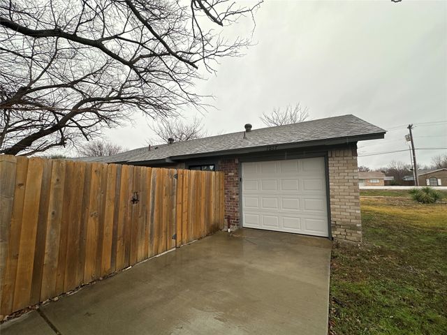 1017 Pleasant Valley Road, Garland, TX 75040