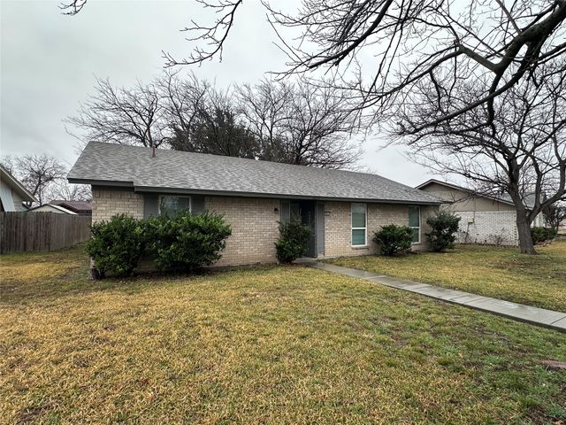 1017 Pleasant Valley Road, Garland, TX 75040