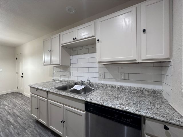 1017 Pleasant Valley Road, Garland, TX 75040