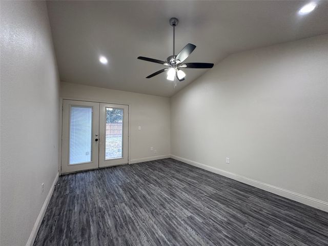 1017 Pleasant Valley Road, Garland, TX 75040