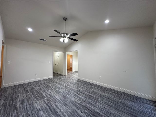 1017 Pleasant Valley Road, Garland, TX 75040