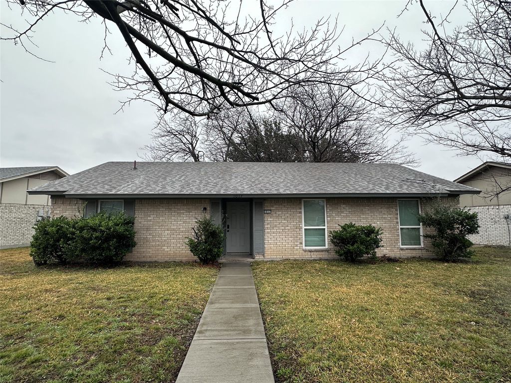 1017 Pleasant Valley Road, Garland, TX 75040