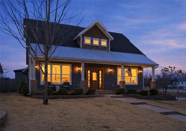 415 NW 5th Street, Bentonville, AR 72712