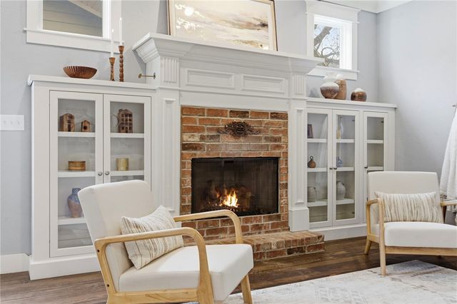 415 NW 5th Street, Bentonville, AR 72712