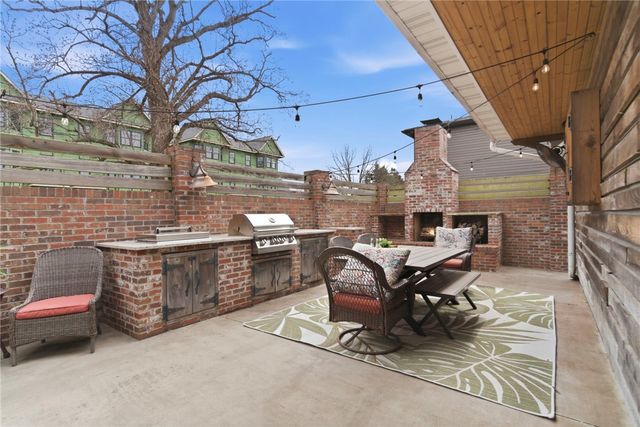 415 NW 5th Street, Bentonville, AR 72712