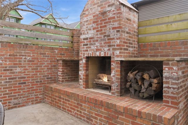 415 NW 5th Street, Bentonville, AR 72712