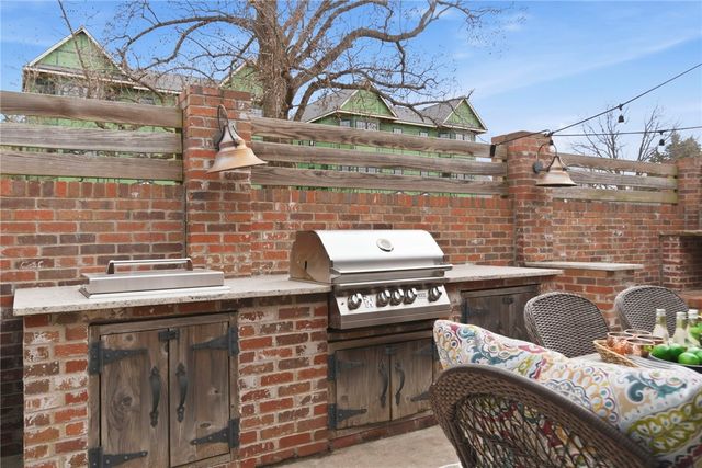 415 NW 5th Street, Bentonville, AR 72712