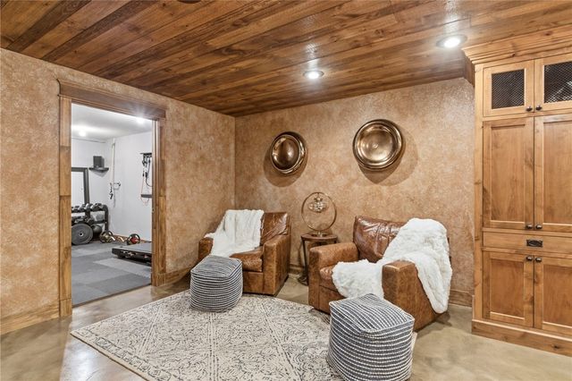 415 NW 5th Street, Bentonville, AR 72712