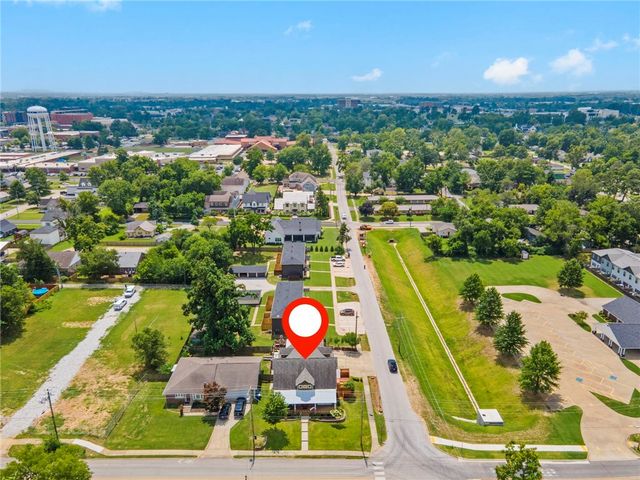 415 NW 5th Street, Bentonville, AR 72712