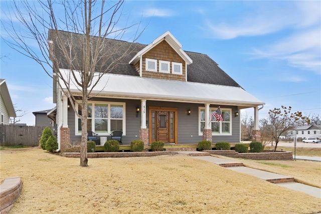 415 NW 5th Street, Bentonville, AR 72712