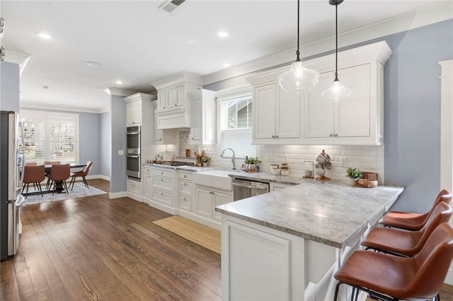 415 NW 5th Street, Bentonville, AR 72712