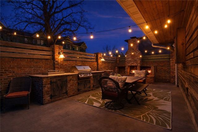 415 NW 5th Street, Bentonville, AR 72712