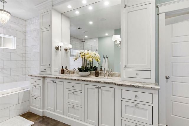 415 NW 5th Street, Bentonville, AR 72712