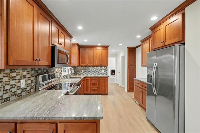 8541 Birch Hollow Drive, Roswell, GA 30076