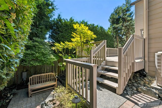 716 99th Avenue NE, Bellevue, WA 98004