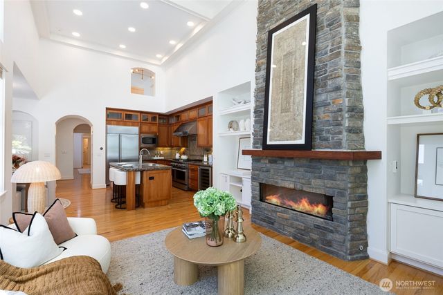 716 99th Avenue NE, Bellevue, WA 98004