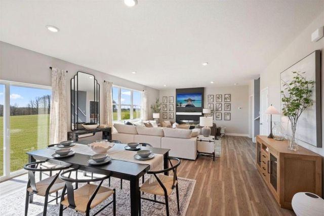 4907 Blake Way, Woodbury, MN 55129