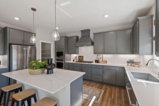 4907 Blake Way, Woodbury, MN 55129