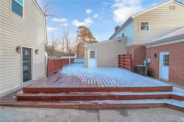 936 Moyer RD, Newport News, VA 23608