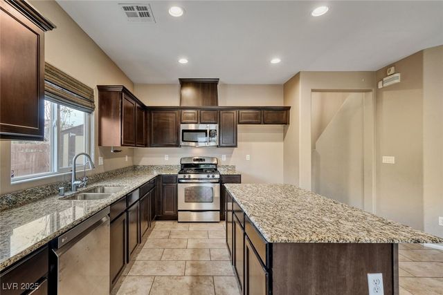 10120 Iron Wood Peak Avenue, Las Vegas, NV 89166