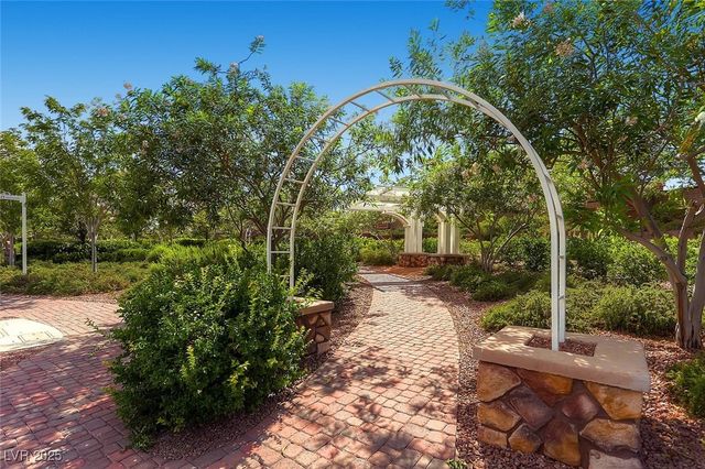 10120 Iron Wood Peak Avenue, Las Vegas, NV 89166