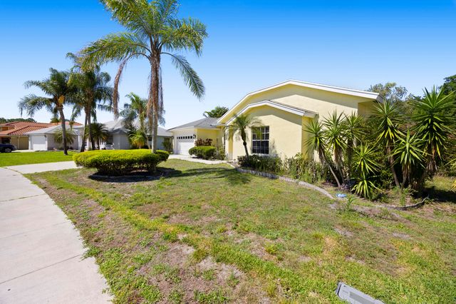 105 Monterey Way, Royal Palm Beach, FL 33411