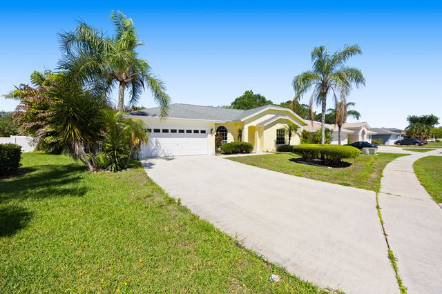 105 Monterey Way, Royal Palm Beach, FL 33411