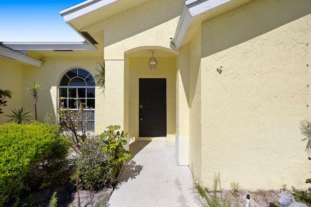 105 Monterey Way, Royal Palm Beach, FL 33411