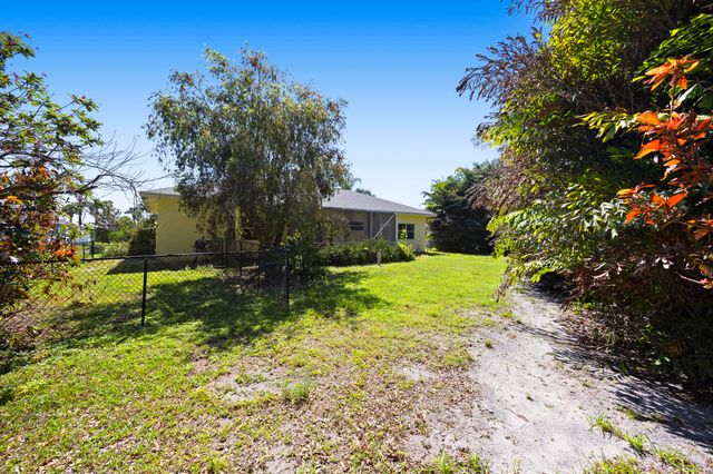 105 Monterey Way, Royal Palm Beach, FL 33411