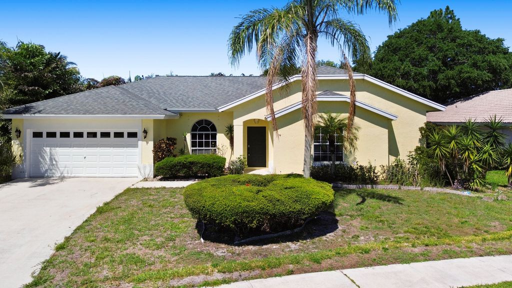 105 Monterey Way, Royal Palm Beach, FL 33411