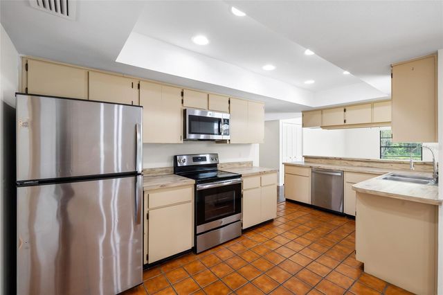 14011 WOLCOTT DRIVE, Tampa, FL 33624