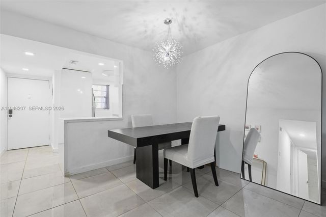 469 N Pine Island Rd B302, Plantation, FL 33324