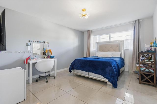 469 N Pine Island Rd B302, Plantation, FL 33324