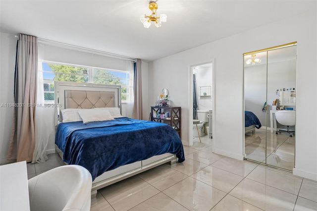 469 N Pine Island Rd B302, Plantation, FL 33324