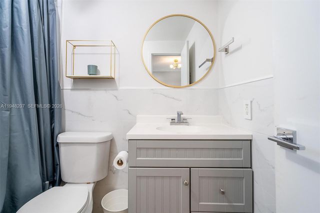 469 N Pine Island Rd B302, Plantation, FL 33324