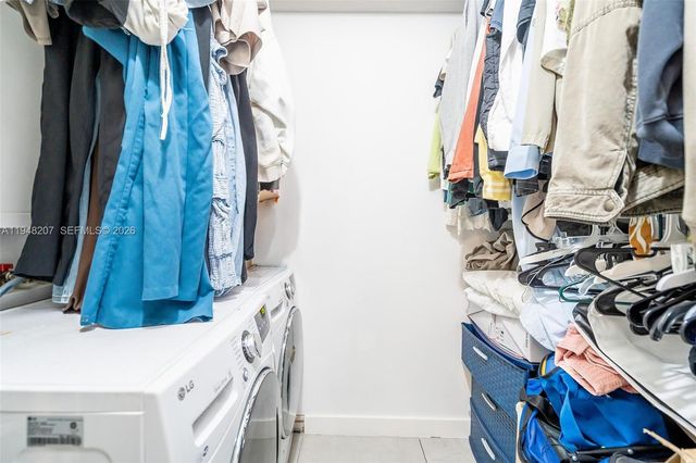 469 N Pine Island Rd B302, Plantation, FL 33324