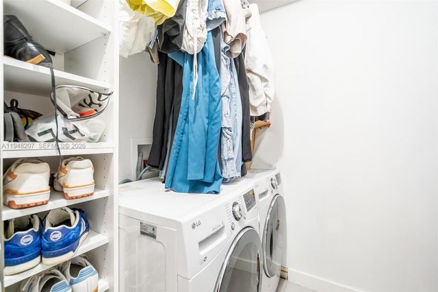 469 N Pine Island Rd B302, Plantation, FL 33324