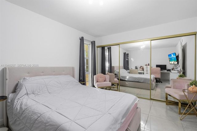 469 N Pine Island Rd B302, Plantation, FL 33324