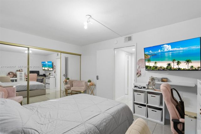 469 N Pine Island Rd B302, Plantation, FL 33324