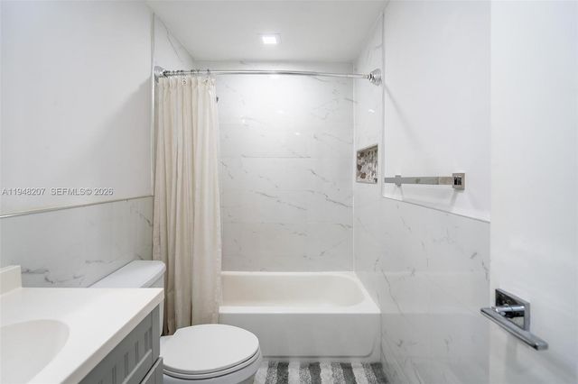 469 N Pine Island Rd B302, Plantation, FL 33324