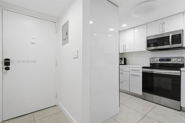 469 N Pine Island Rd B302, Plantation, FL 33324