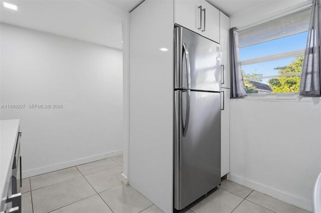 469 N Pine Island Rd B302, Plantation, FL 33324