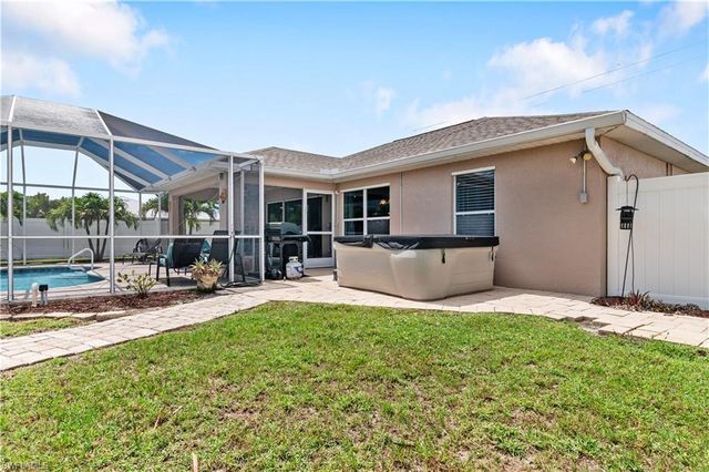 152 Nicholas PKWY E, Cape Coral, FL 33990