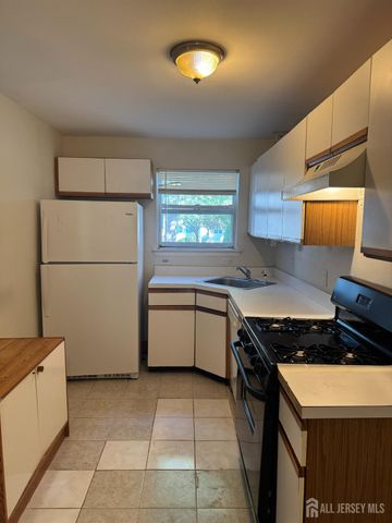 222 Bexley Lane, Piscataway, NJ 08854