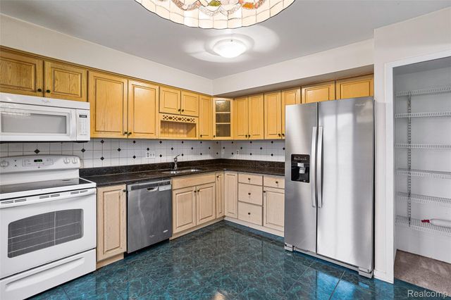 7147 Elmhurst, West Bloomfield Charter Township, MI 48322