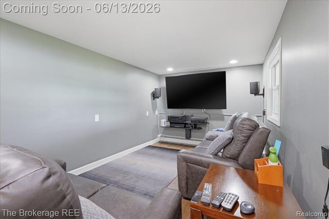261 Reymont Road, Waterford, MI 48327