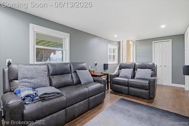 261 Reymont Road, Waterford, MI 48327