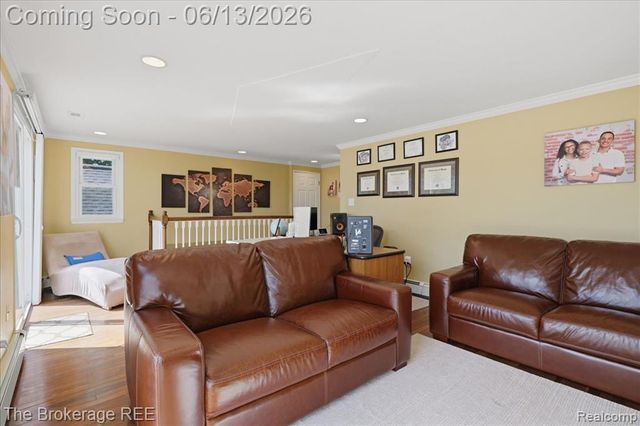 261 Reymont Road, Waterford, MI 48327