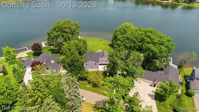 261 Reymont Road, Waterford, MI 48327